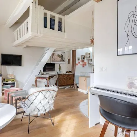 Charming And Chic - Notre Dame