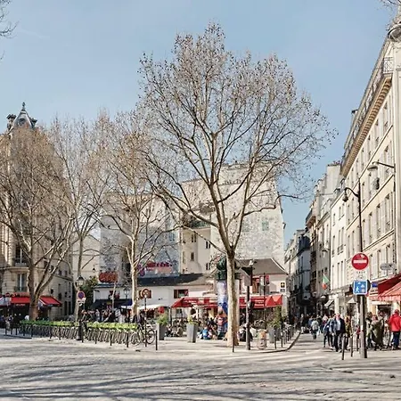 Charming And Chic - Notre Dame * باريس